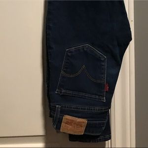 Size 25 711 Levi’s, skinny.